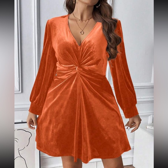 Luxe plus size twist front velvet dress - Picture 12 of 15